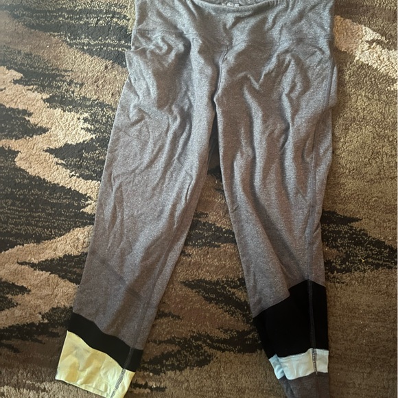 3 pairs of leggings from Kohl’s - Picture 2 of 5